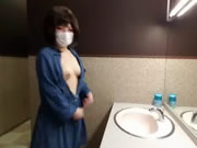 日本口罩嫩妹在公廁揉乳摳穴自瀆